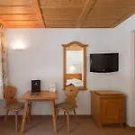 Etrier מלון 4*